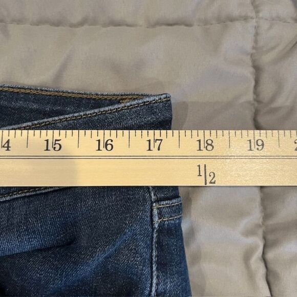 Joe's Jeans High Rise Cuff Crop Jeans Dark Medium Wash Size 32 - Picture 10 of 14